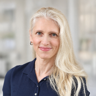Doktor doc. PhDr. Daniela Stackeová, Ph.D.